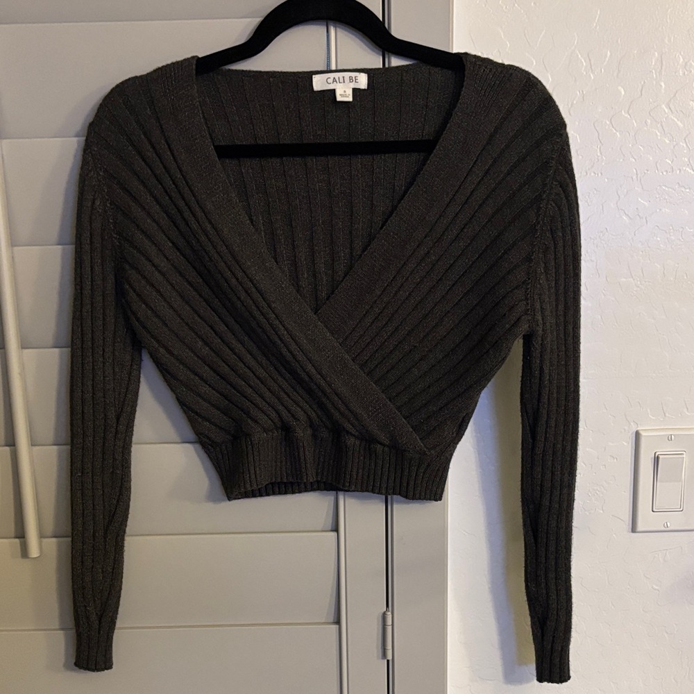 Cali Be Women's Charcoal cropped V-Neck Sweater